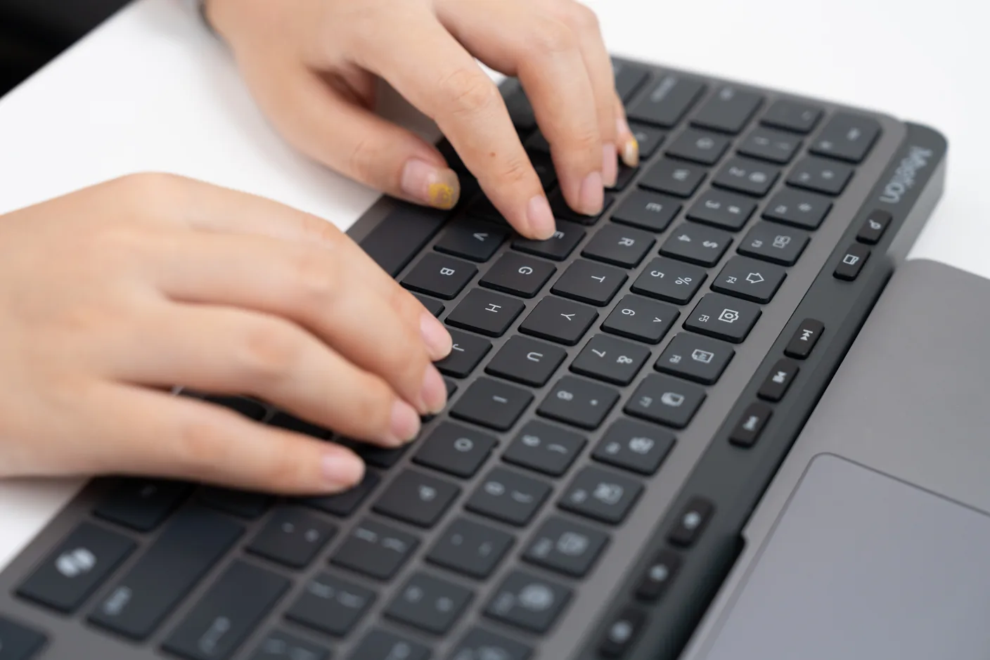 Hands typing on the Meetion WK330 keyboard